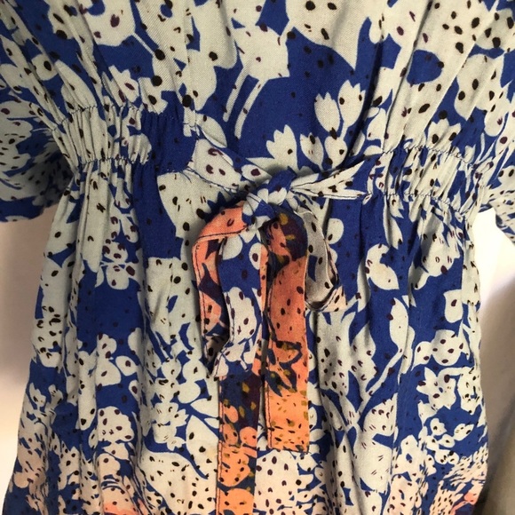 Cabi short sleeve blue and salmon floral top drawstring tie waist v-neck size S - Picture 2 of 11